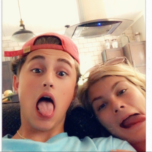 Meet your Posher, Kaine - Picture 1 of 1